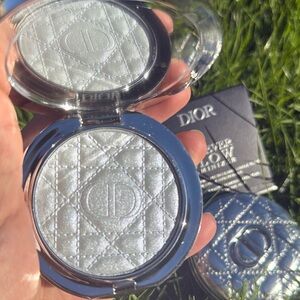 Dior Forever Glow Highlighter luminizer with hyaluronic acid Boue Strobe 05